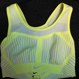 Nike sports bra. Like new.